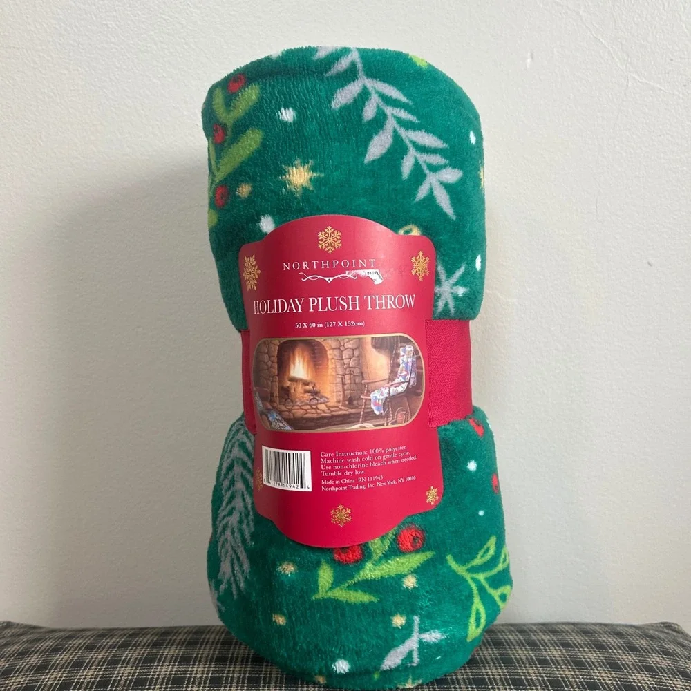 Northpoint Holiday Plush Throw Unisex 50x60 Green Mistletoe Christmas Blanket